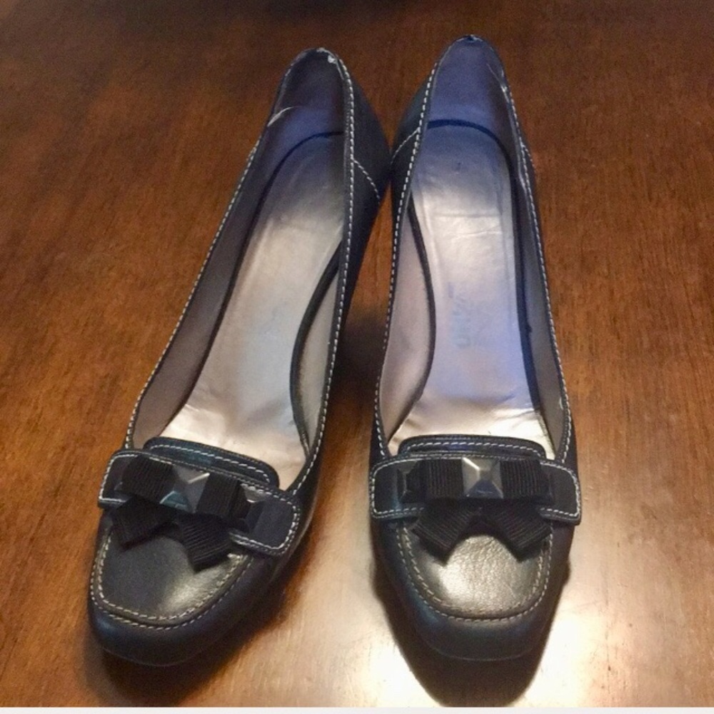 Salvatore Ferragamo black pumps with bow